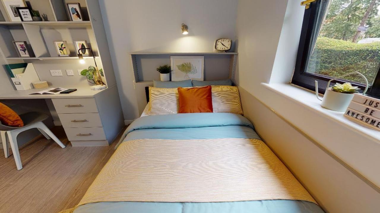 Comfy Ensuite Bedrooms At Gardens Near Centre Apartment Manchester